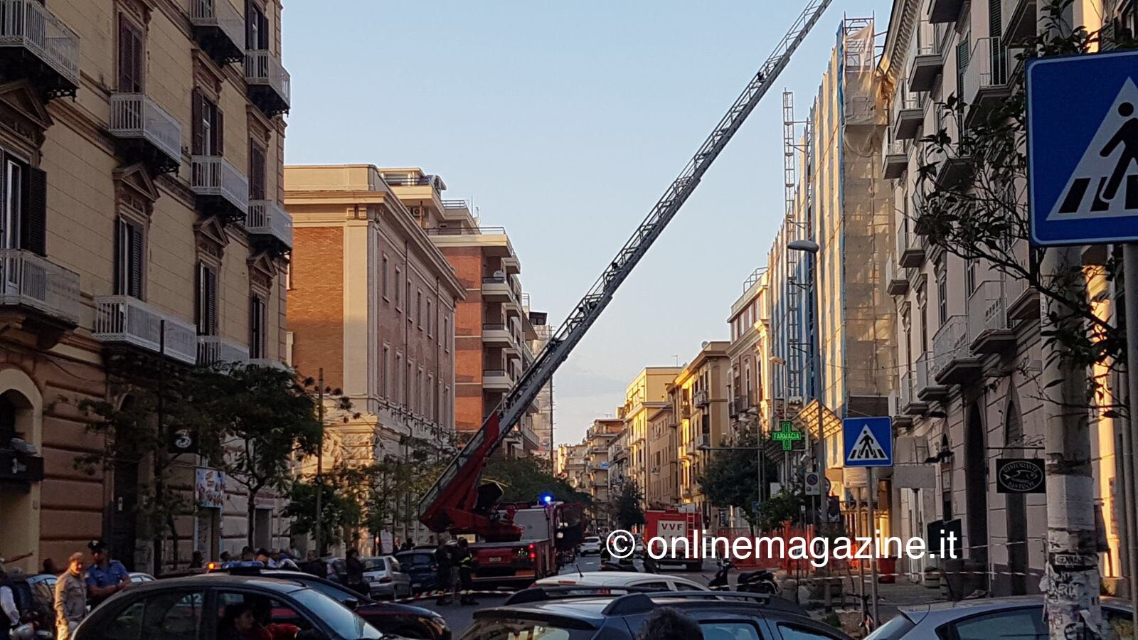 Castellammare di Stabia. Canne fumarie a rischio cedimento, intervengono i Vigili del Fuoco: paura in centro