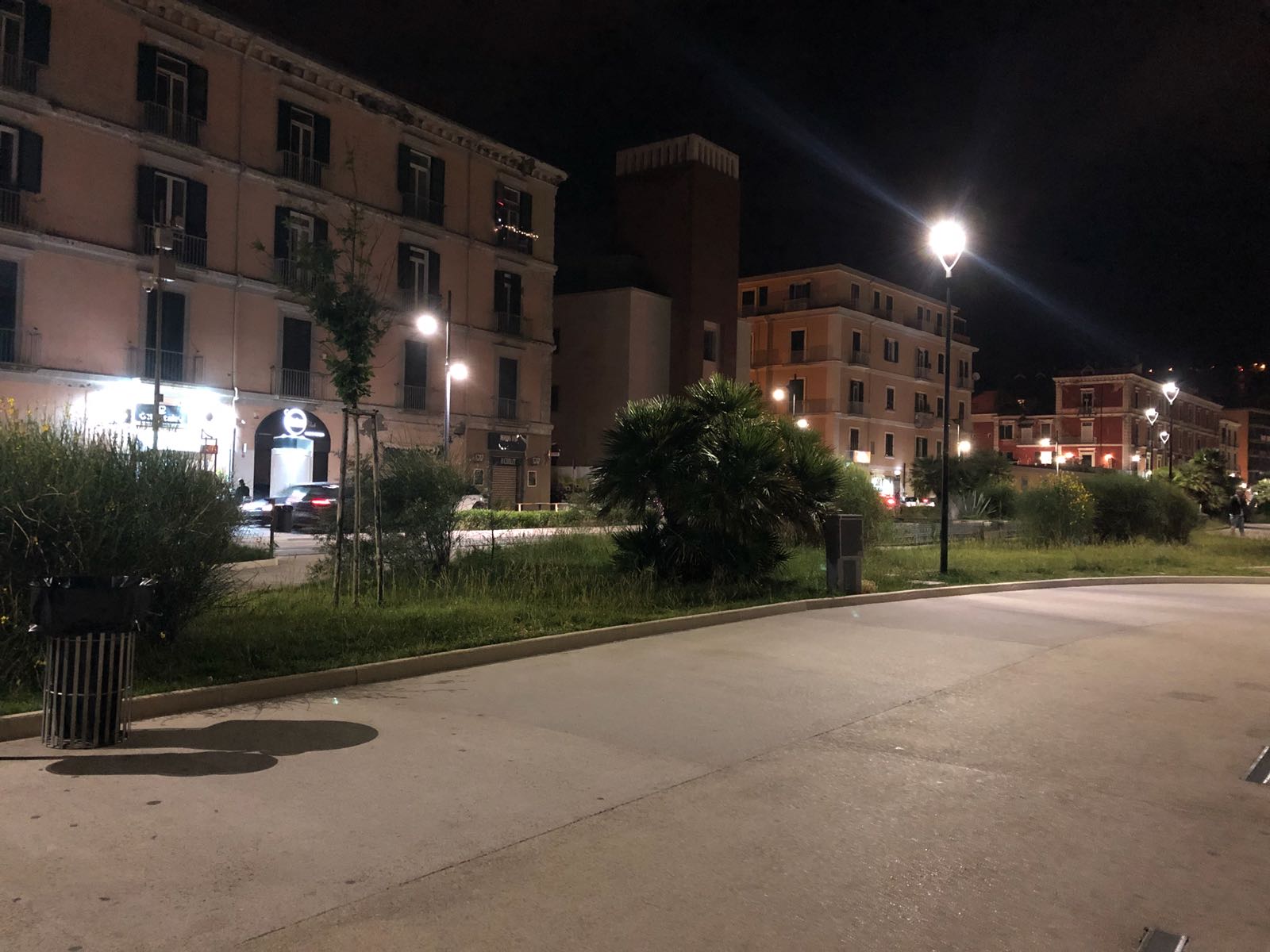 Castellammare. Violenza in Villa Comunale, aggredito venditore di rose