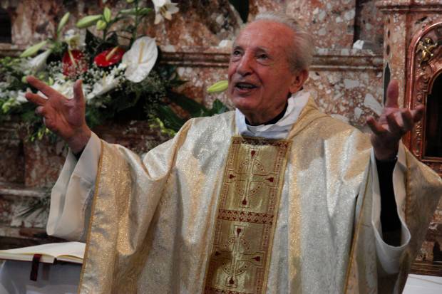 Don Probo festeggia 100 anni, sacerdote con quattro figli preti